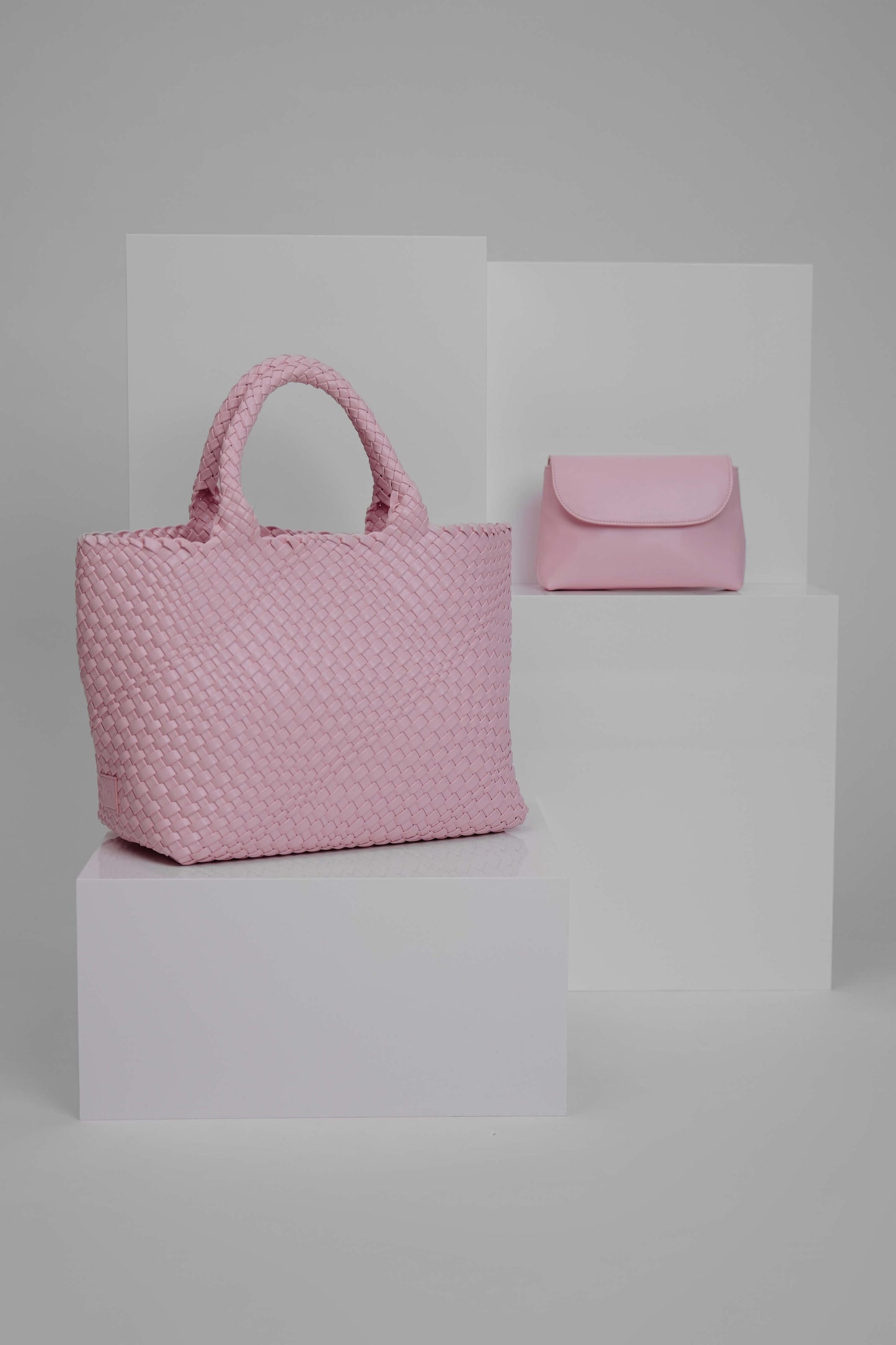 "A LA PLAGE" - PINK