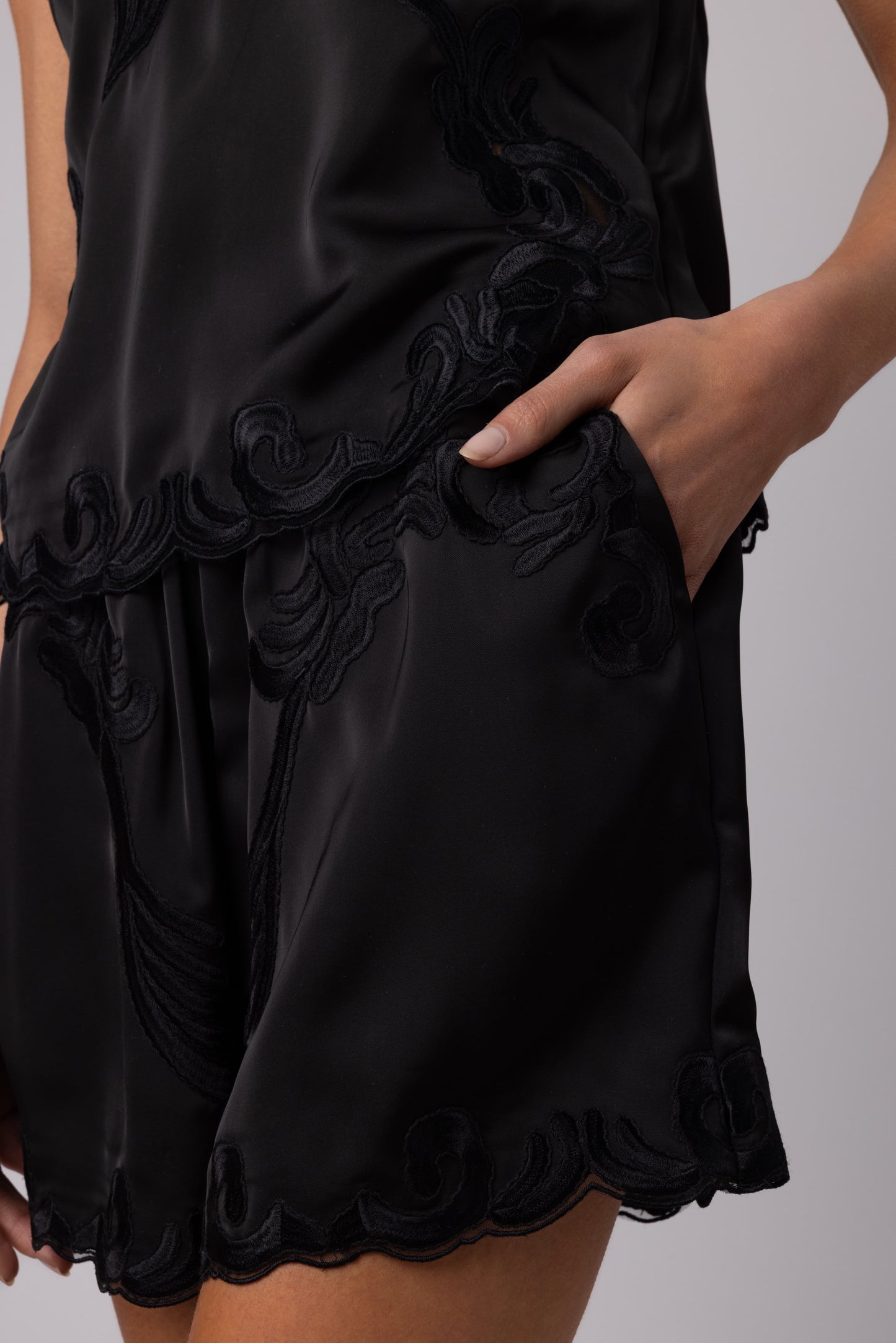 LORA - SHORT BLACK