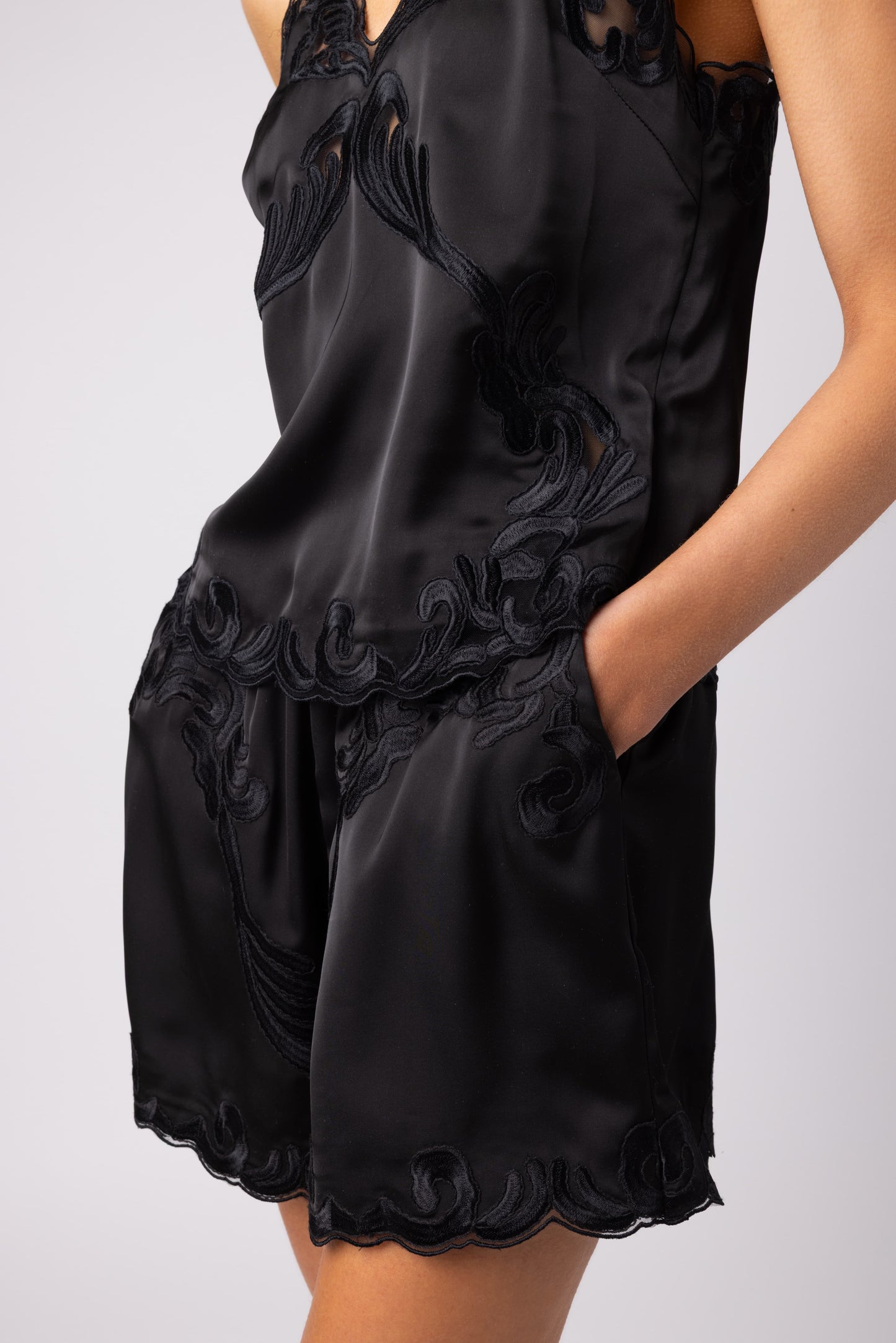 LORA - SHORT BLACK