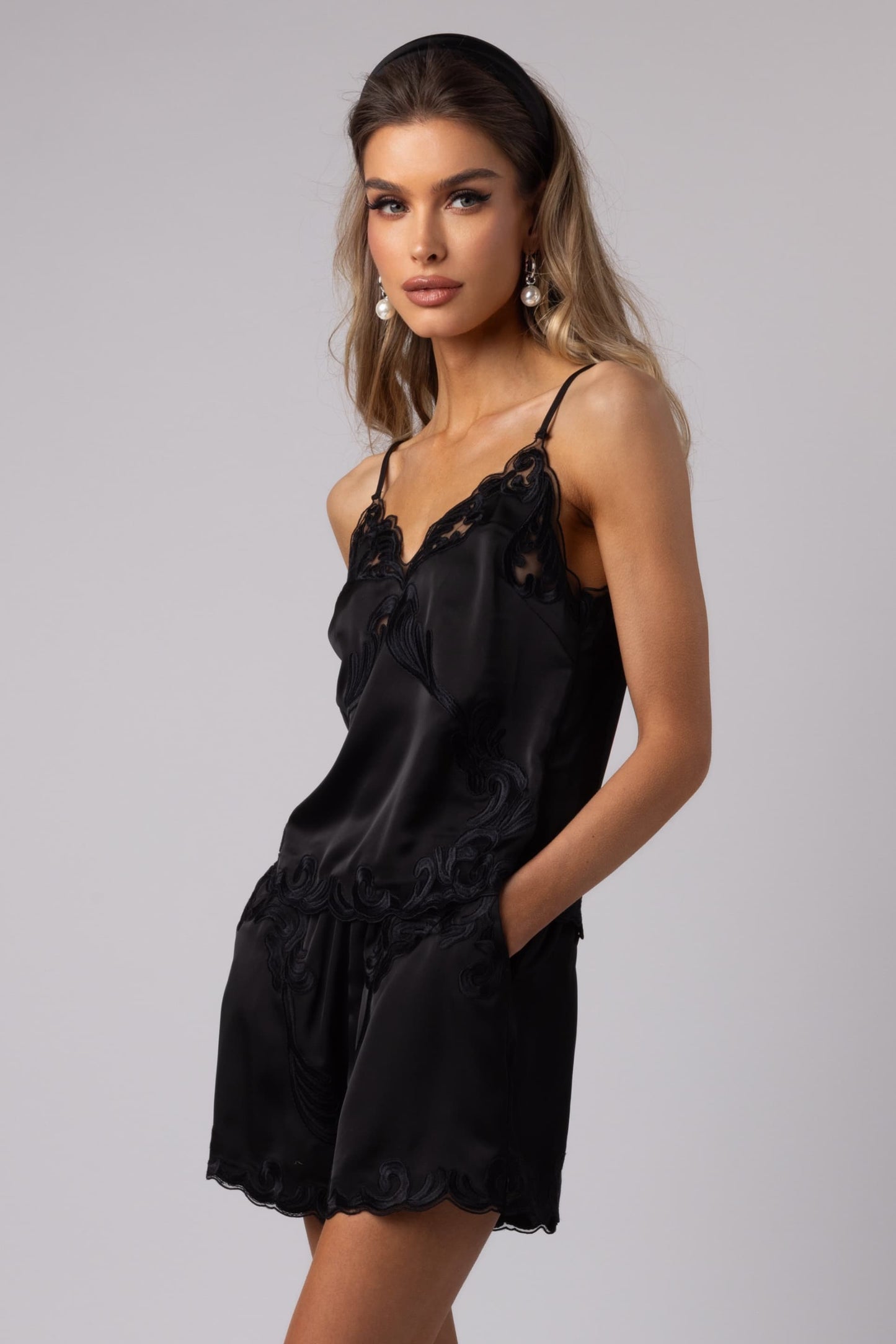 LORA - SHORT BLACK